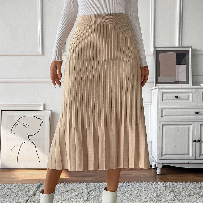 Skirt Slim Fit - Elegant, Versatile